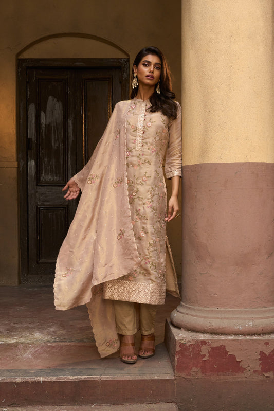 Noor-e-Nazaakat Embroidered Suit Set